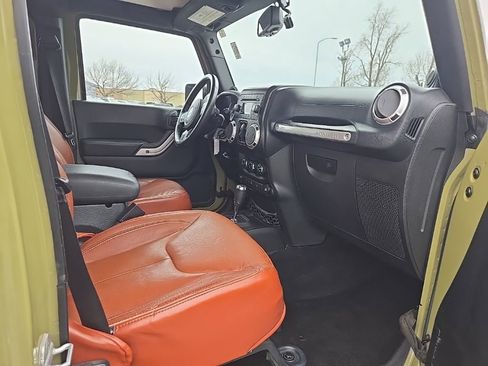 Used 2013 Jeep Wrangler Unlimited Rubicon w/ Connectivity Group image 24