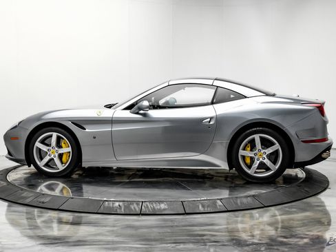 Used 2016 Ferrari California T image 6