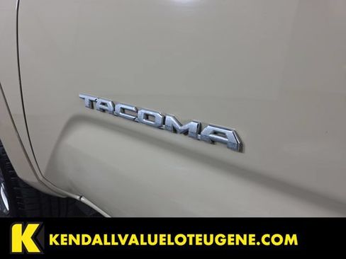 Used 2017 Toyota Tacoma SR5 w/ Tow Package AWD/4WD image 11