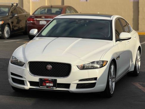Used 2017 Jaguar XE Prestige RWD image 3