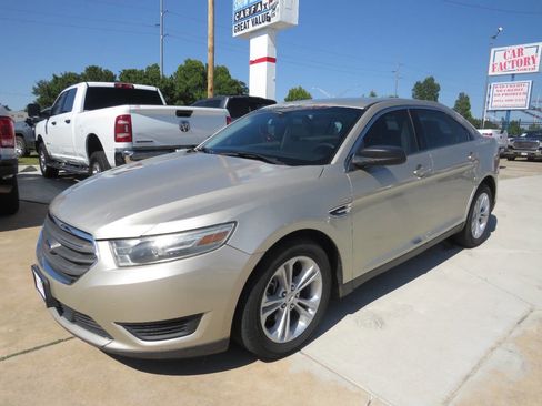 Used 2017 Ford Taurus SE FWD image 8