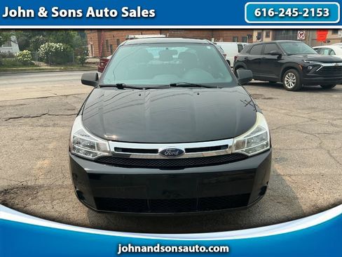 Used 2010 Ford Focus SE FWD image 1