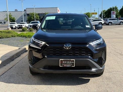 Used 2024 Toyota RAV4 LE AWD/4WD image 8