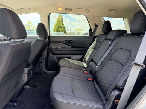 Used 2024 Nissan Pathfinder SV FWD image 13