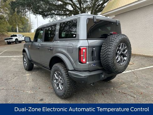 New 2025 Ford Bronco Badlands image 4
