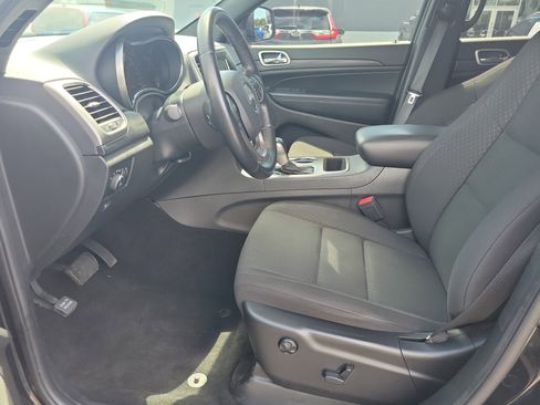 Used 2021 Jeep Grand Cherokee Laredo AWD/4WD image 17