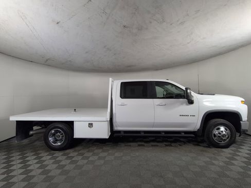 Used 2022 Chevrolet Silverado 3500 LT w/ Convenience Package AWD/4WD image 4