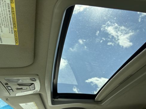 Used 2011 Toyota Sienna XLE image 29