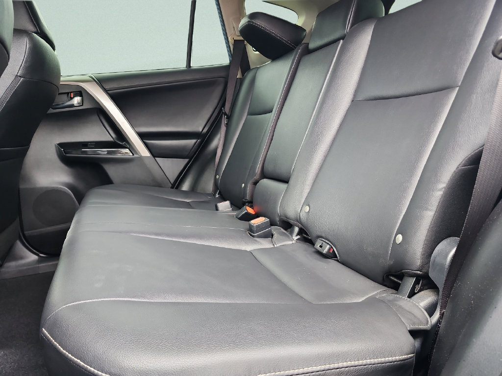 Used 2018 Toyota RAV4 Limited FWD image 21