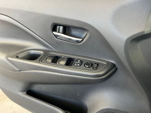 Used 2025 Nissan Versa SV image 18