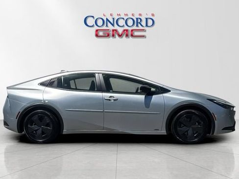 Used 2023 Toyota Prius LE AWD/4WD image 3