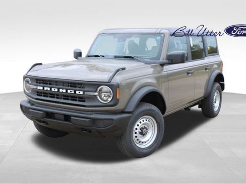 New 2025 Ford Bronco 4-Door image 1