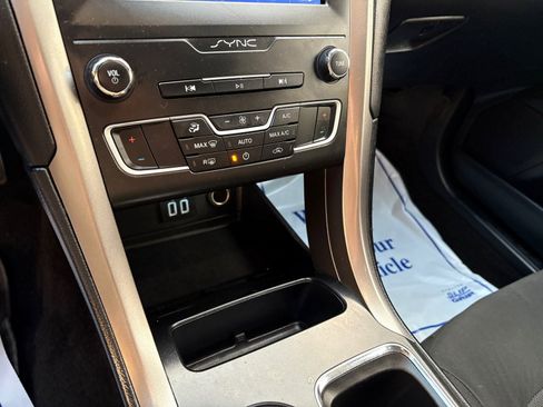 Used 2020 Ford Fusion SE image 29