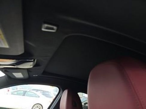 Used 2025 BMW X4 xDrive30i image 3