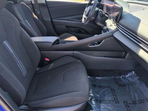 Used 2025 Hyundai Elantra SEL FWD image 31
