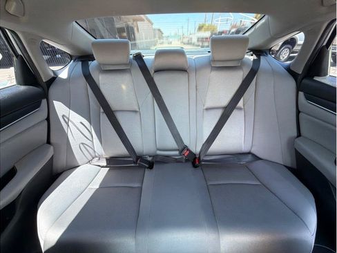 Used 2018 Honda Accord Hybrid image 10
