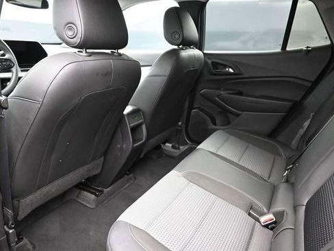 Used 2025 Chevrolet Trax LT FWD image 12