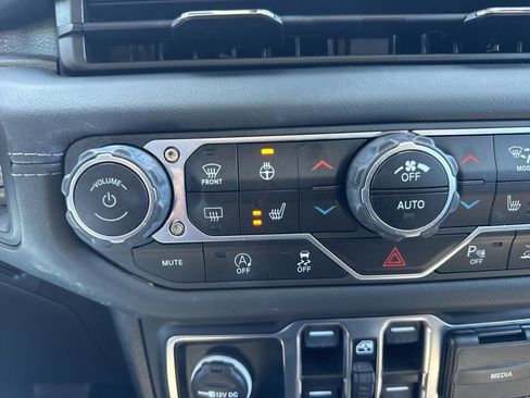 Used 2024 Jeep Wrangler Unlimited Sahara w/ Safety Group AWD/4WD image 21