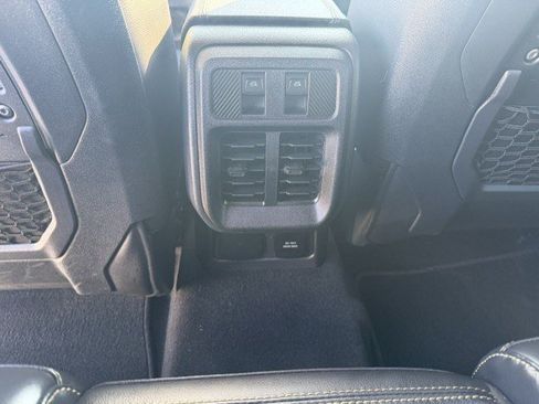 Used 2025 Ford Bronco Badlands AWD/4WD image 28