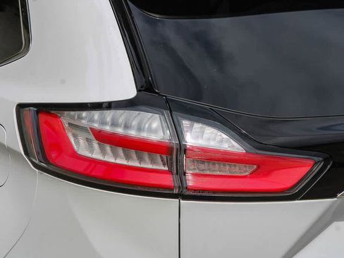 Used 2019 Ford Edge SEL w/ Equipment Group 201A FWD image 10