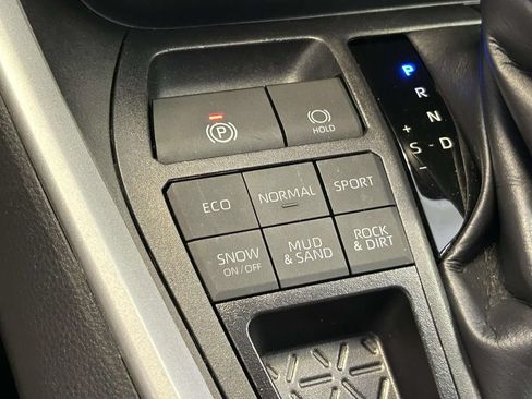 Used 2025 Toyota RAV4 XLE AWD/4WD image 21