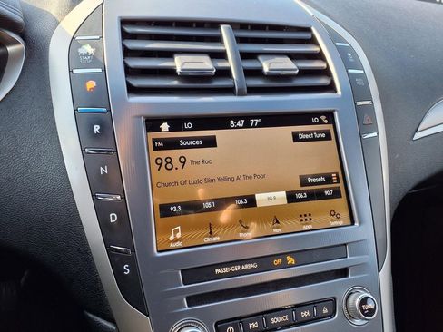 Used 2017 Lincoln MKZ Reserve FWD image 10