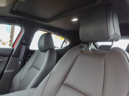 Certified 2025 MAZDA MAZDA3 Hatchback w/Premium Plus Pkg image 10