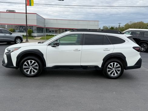 Used 2023 Subaru Outback Premium AWD/4WD image 5