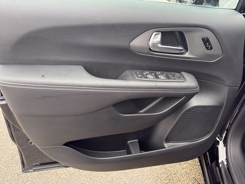 New 2026 Chrysler Pacifica Select image 12