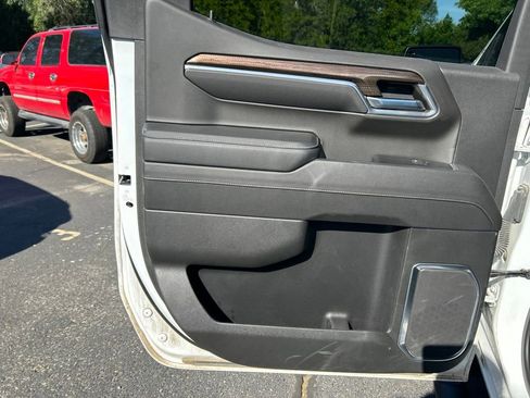 Used 2023 Chevrolet Silverado 1500 LT Trail Boss w/ LT Trail Boss Premium Package AWD/4WD image 9