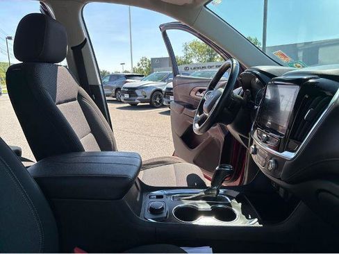 Used 2020 Chevrolet Traverse LT AWD/4WD image 16