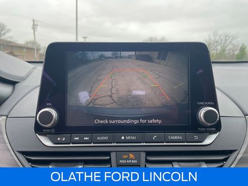 Used 2025 Nissan Altima 2.5 SV FWD image 21