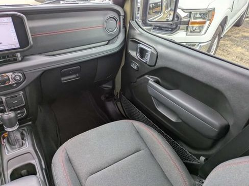 Used 2025 Jeep Wrangler Unlimited Rubicon w/ Convenience Group AWD/4WD image 17