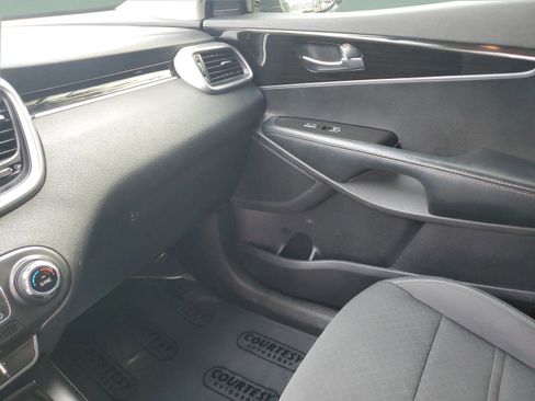 Certified 2019 Kia Sorento S image 22