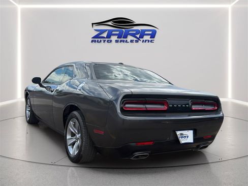 Used 2015 Dodge Challenger SXT RWD image 5