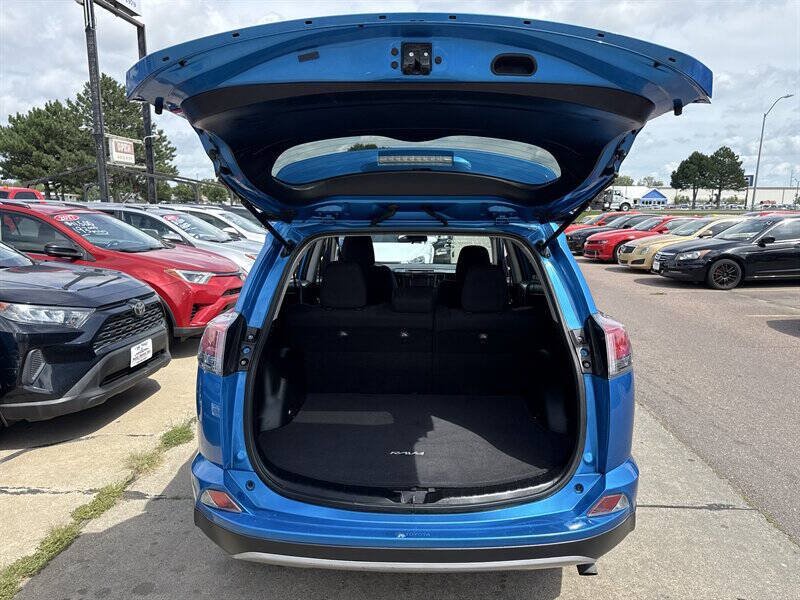 Used 2018 Toyota RAV4 XLE w/ Carpet Mat Package FWD image 21