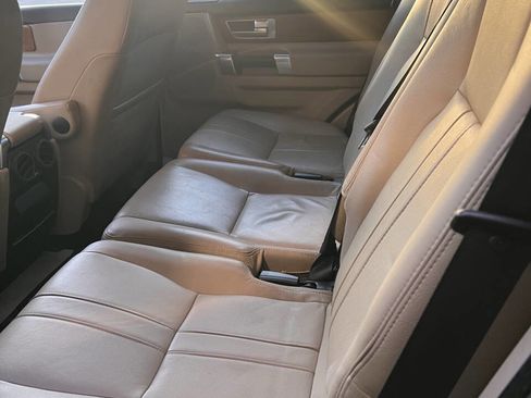 Used 2016 Land Rover LR4 HSE image 16