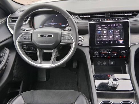 Used 2024 Jeep Grand Cherokee Altitude AWD/4WD image 10