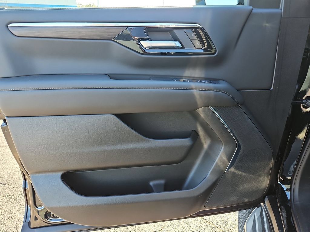 New 2025 Chevrolet Tahoe 4WD image 14