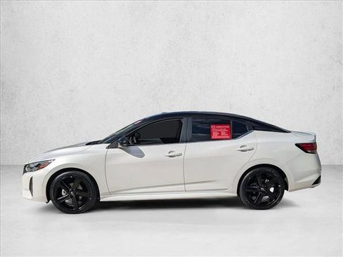 Certified 2025 Nissan Sentra SR FWD image 9