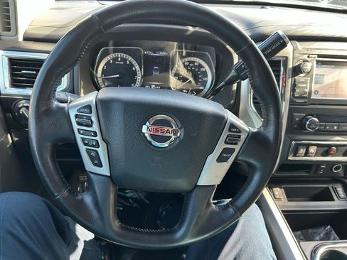 Used 2018 Nissan Titan SV w/ SV Convenience Package RWD image 19