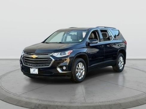 Used 2020 Chevrolet Traverse LT w/ Driver Confidence II Package AWD/4WD image 3