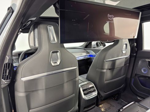 Used 2023 BMW i7 xDrive60 w/ Executive Package 2 AWD/4WD image 49