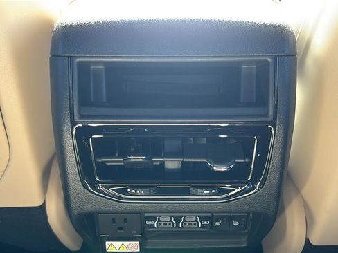 New 2025 Jeep Grand Cherokee Limited image 43