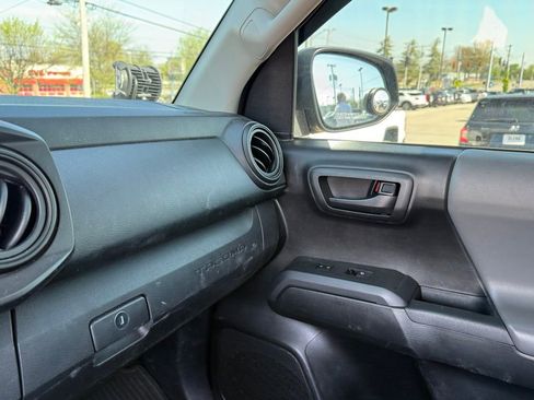 Used 2019 Toyota Tacoma SR w/ SR Convenience Package image 23
