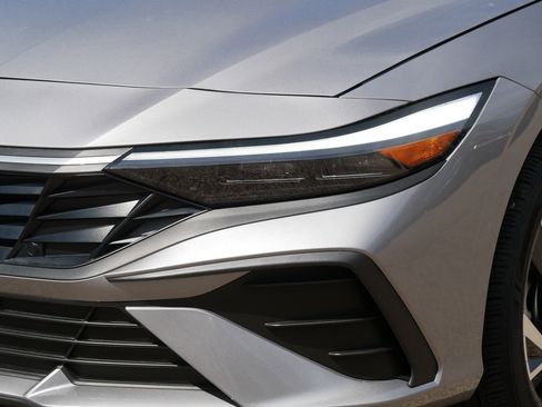 Certified 2025 Hyundai Elantra Sport FWD image 10