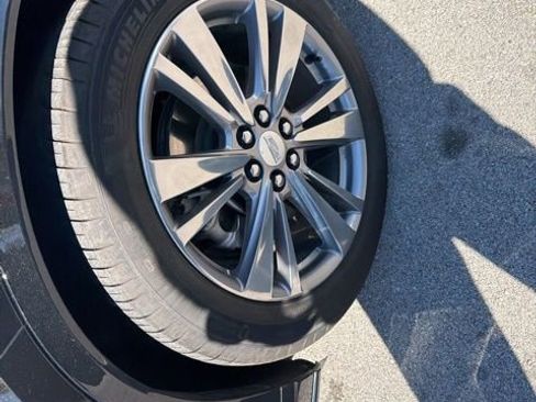 Used 2025 Cadillac XT6 Premium Luxury image 9