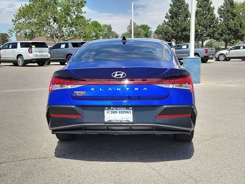 Used 2025 Hyundai Elantra SEL FWD image 11