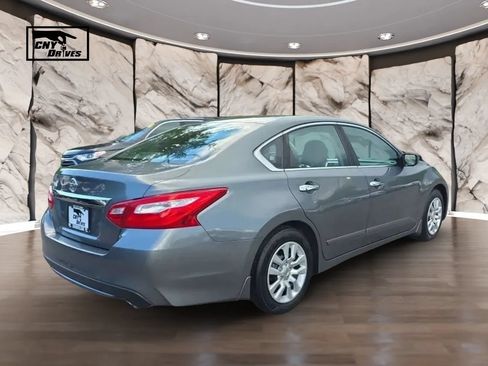 Used 2017 Nissan Altima 2.5 S w/ Power Driver Seat Package FWD image 5