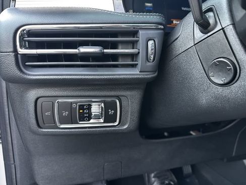 Certified 2024 Lincoln Corsair AWD w/ Equipment Group 101A image 30